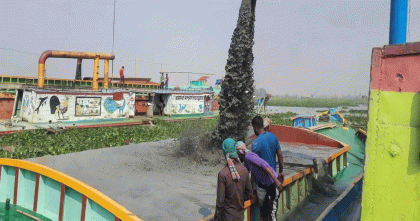 আশুগঞ্জের মেঘনা থেকে বালু উত্তোলন; রিভারক্রসিং টাওয়ারসহ শতবর্ষী চর হুমকিতে