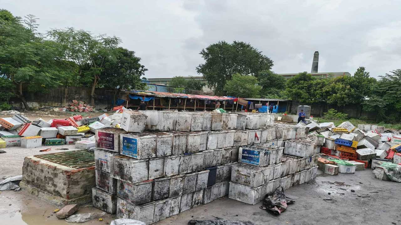 কেরানীগঞ্জে অবৈধ সিসা কারখানা আবারও সচল