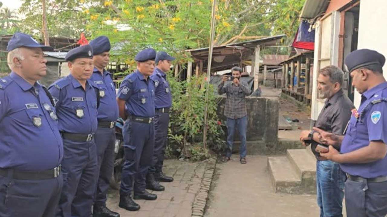 আইন-শৃঙ্খলা রক্ষায় জনতার সহযোগিতা জরুরি: বাঁশখালীতে পুলিশ সুপার সাইফুল ইসলাম