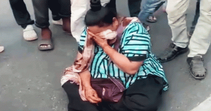 ভারতে ছয়টির বদলে চারটি ফুচকা দেয়ায় রাস্তা অবরোধ করলেন এক নারী