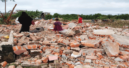সীমানা চিহ্নিত না করে কক্সবাজার বাঁকখালী নদীর জমি উদ্ধারে উচ্ছেদ ও নিলাম কার্যক্রমে স্থগিতাদেশ