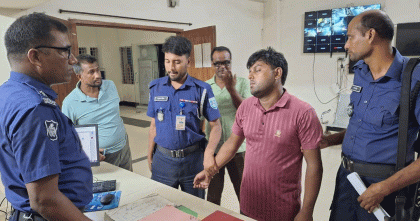 গোবিন্দগঞ্জে মোটরসাইকেল চুরির সময় হাতেনাতে চোর আটক