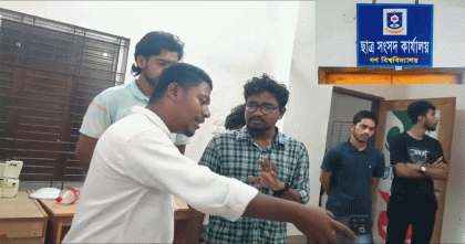 গকসু নির্বাচন: হামলার আতংকে সাংবাদিকদের কার্যালয়ে ভিপি পদপ্রার্থী, উদ্ধারে আরেক ভিপি পদপ্রার্থী