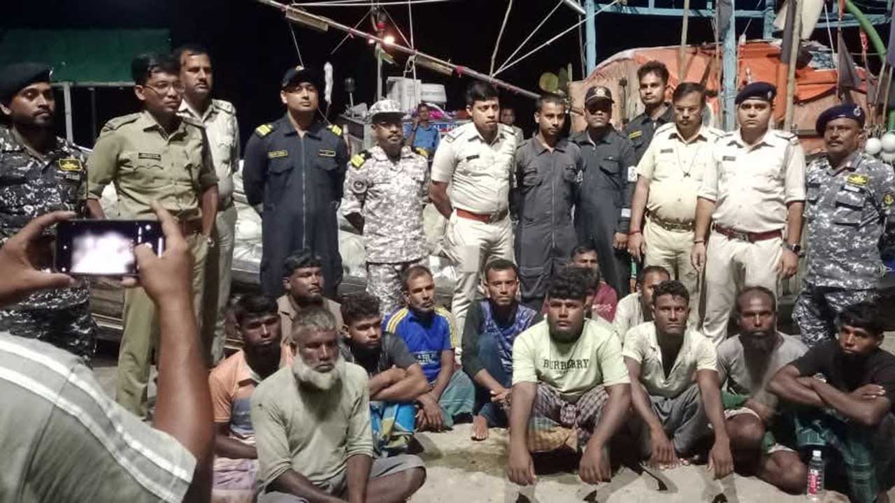 বাংলাদেশি ১৩ জেলে ভারতের কারাগারে