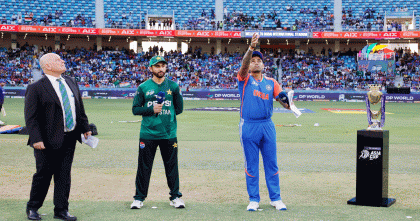 পাকিস্তানের বিপক্ষে টস জিতে ফিল্ডিংয়ে ভারত