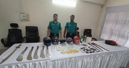 মোহাম্মদপুরে ডিএমপির অভিযানে ককটেল, বিস্ফোরক ও মাদকসহ গ্রেপ্তার ৪০