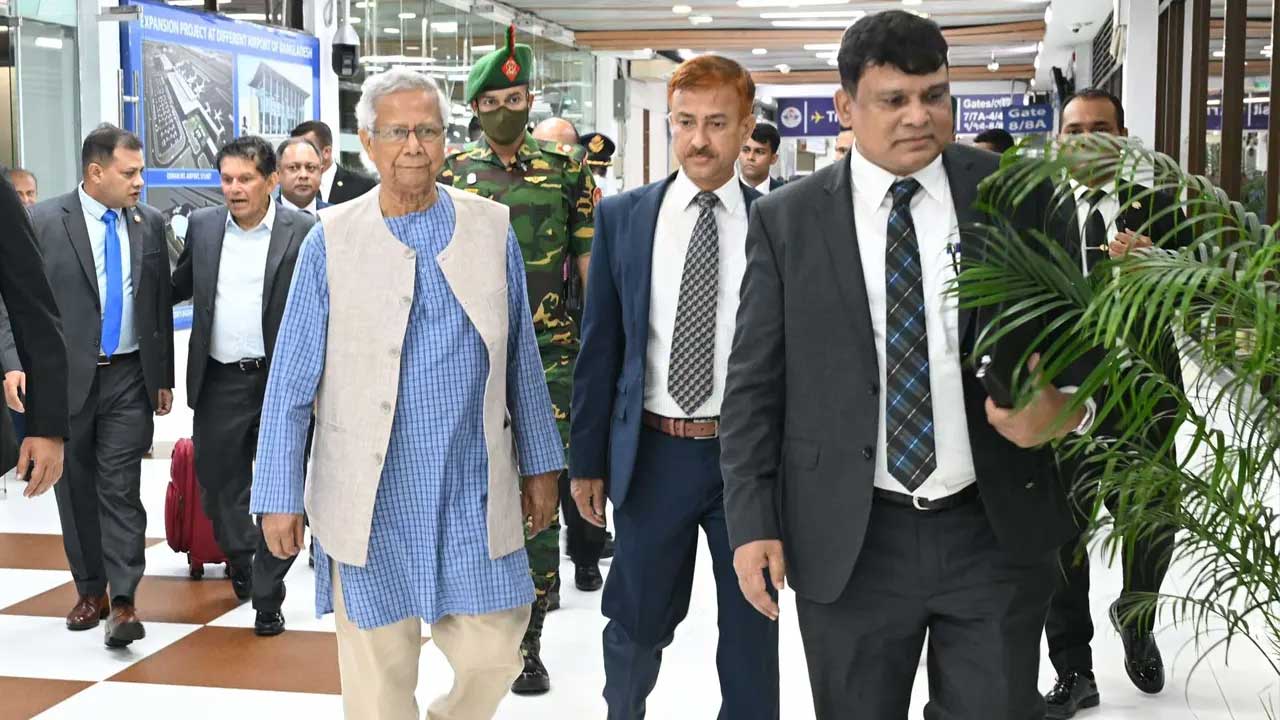 নিউইয়র্কের উদ্দেশে ঢাকা ছাড়লেন প্রধান উপদেষ্টা