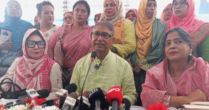 কতিপয় রাজনৈতিক দল গণতন্ত্র ব্যাহত করছে: আহমেদ আযম খান