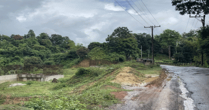 সড়কের কাজ বন্ধ রেখে পালালো ভারতীয় ঠিকাদার; জনদুর্ভোগ চরমে