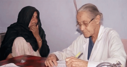 ৫১ বছরের সেবার স্বীকৃতি: নাগরিকত্বের পথে ব্রিটিশ নারী জিলিয়ান রোজ