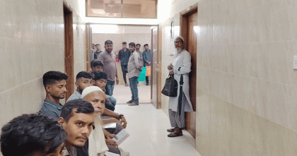 পাসপোর্ট অফিসে সার্ভারের সমস্যা; চুয়াডাঙ্গায় সেবা গ্রহীতাদের ভোগান্তি