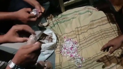চুয়াডাঙ্গায় পাঁচ কেজি ভারতীয় রুপার গহনাসহ বাসের সুপারভাইজার গ্রেপ্তার