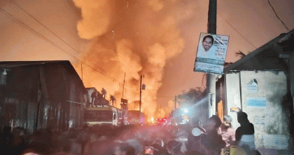 গাজীপুরে ঝুটের গোডাউনে আগুন, নিয়ন্ত্রণে সাত ইউনিট