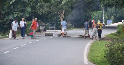 স্কুলছাত্রীকে সংঘবদ্ধ ধর্ষণ; বিচারের দাবিতে খাগড়াছড়িতে সড়ক অবরোধ