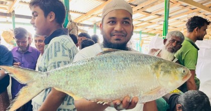এক ইলিশের দাম ১৪ হাজার টাকা