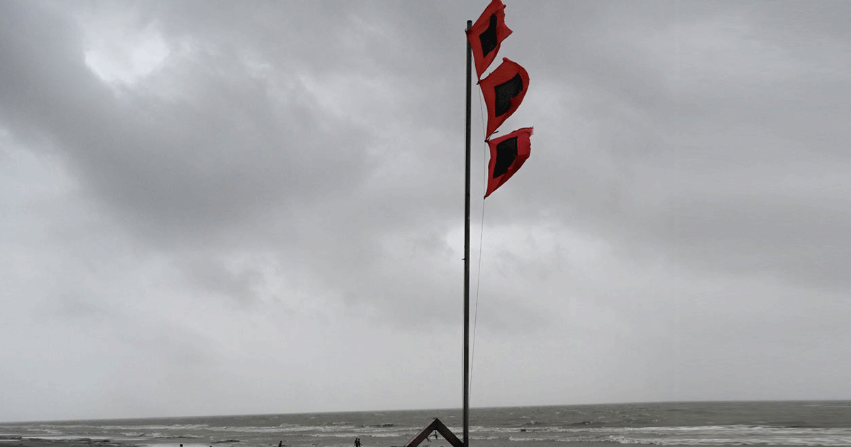 দেশের চার সমুদ্রবন্দরে তিন নম্বর সতর্ক সংকেত