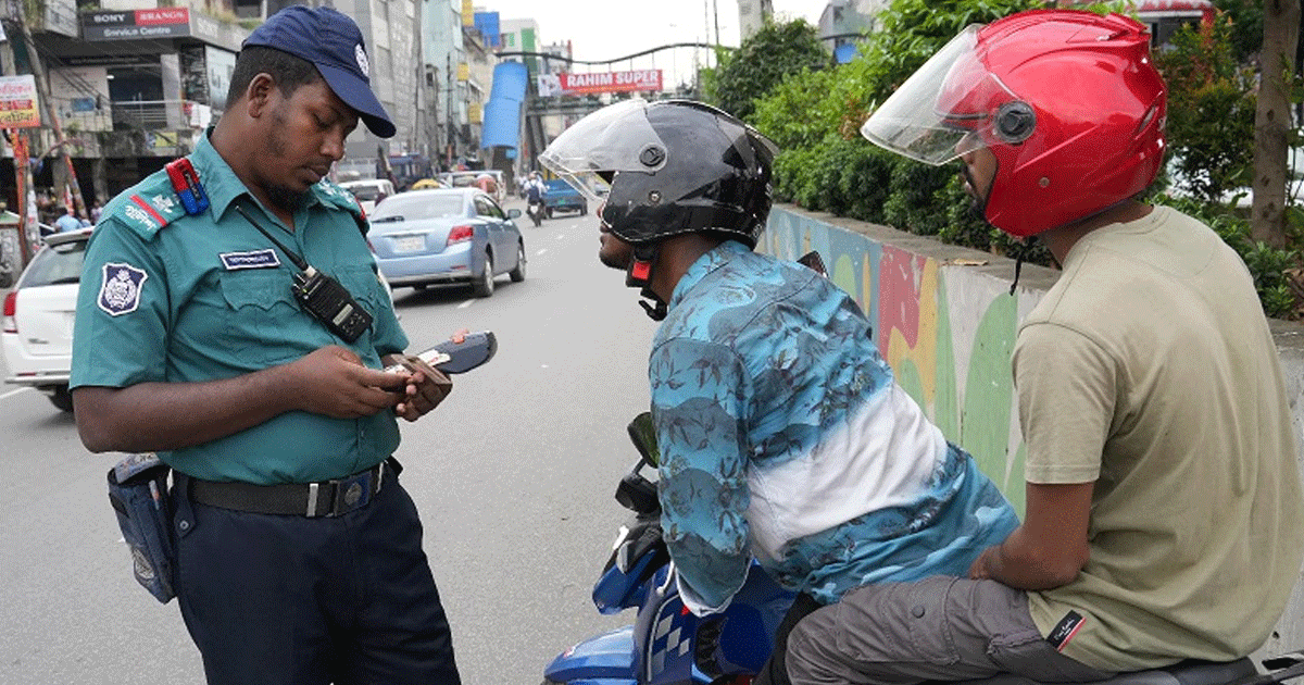 ট্রাফিক আইন লঙ্ঘনে ডিএমপির এক হাজার ৫১২ মামলা