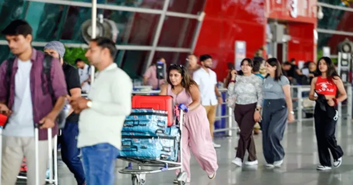 ভারতীয়দের যুক্তরাষ্ট্রে প্রবেশ ঠেকাতে ‘টয়লেট আটকে দাও’ অভিযান