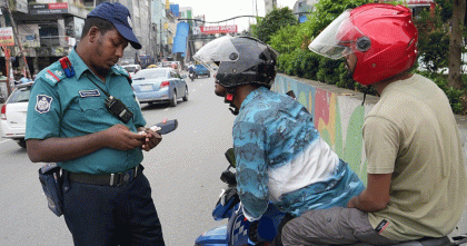 ট্রাফিক আইন লঙ্ঘনে ডিএমপির এক হাজার ৫১২ মামলা