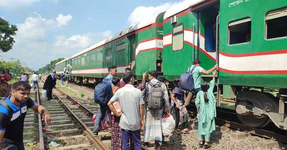 সাড়ে পাঁচ ঘন্টা পর ভাঙ্গুড়ায় লাইনচ্যুত ট্রেনের বগি উদ্ধার, ট্রেন চলাচল স্বাভাবিক