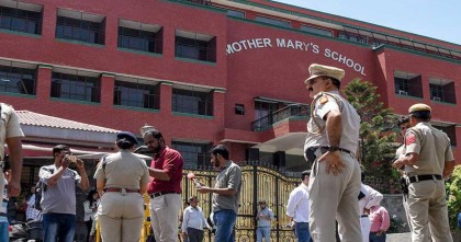 নয়াদিল্লির তিন শতাধিক স্কুল ও বিমানবন্দরে বোমা হামলার হুমকি