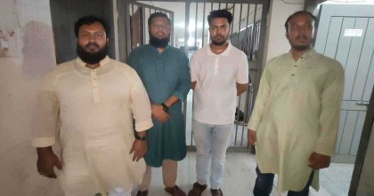মোহাম্মদপুরে 'সমন্বয়ক' পরিচয়ে চাঁদাবাজি; সেনাবাহিনীর অভিযানে গ্রেপ্তার পাঁচ