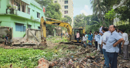 আদালতের রায় পাওয়ার পরও রাজবাড়ী সরকারি স্কুলের বেদখল জমি উদ্ধার কাজে বাধা