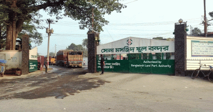 সোনামসজিদ স্থলবন্দরে চোরাকারবারীরা সক্রিয় হওয়ায় ব্যবসায়ীদের ক্ষোভ