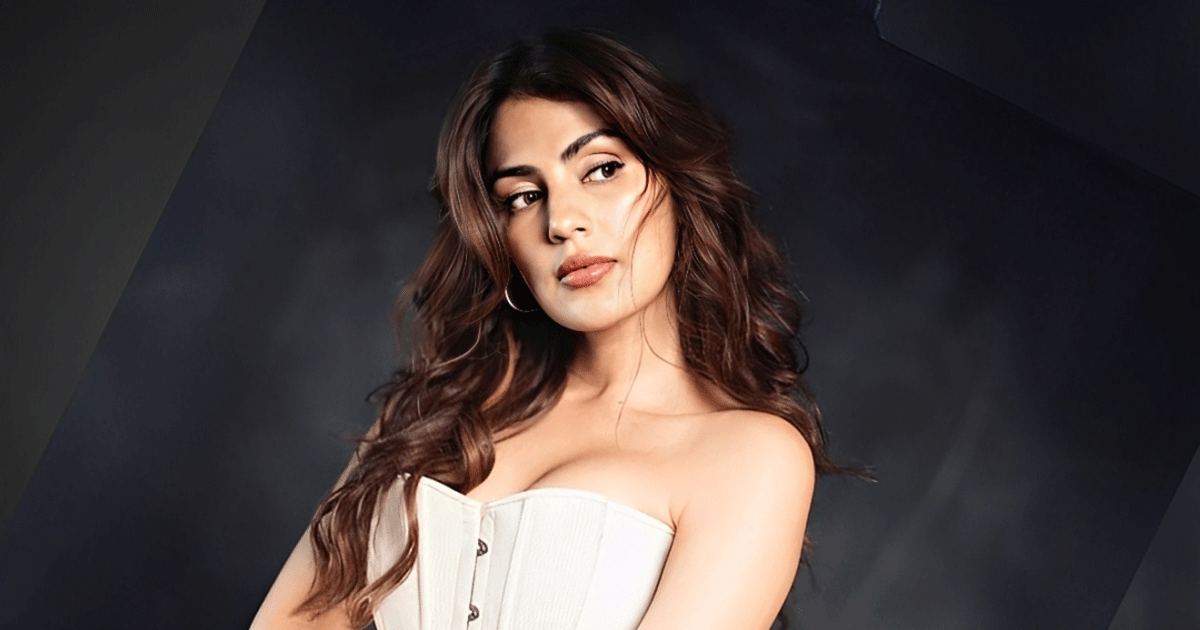 পাসপোর্ট ফেরত পেলেন বলিউড অভিনেত্রী রিয়া চক্রবর্তী