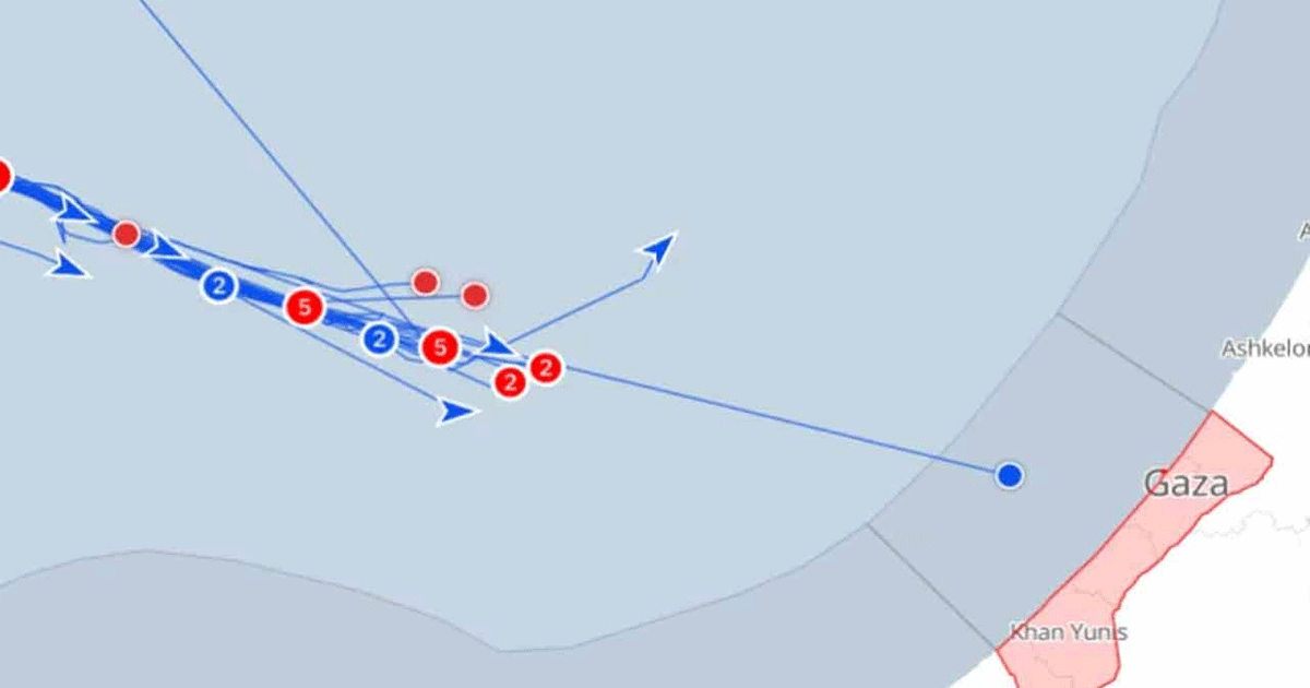 গাজার জলসীমায় ঢুকে পড়েছে একটি নৌকা, পেছনে আরও ২৩টি