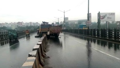 কাঁচপুর ব্রিজে সড়ক দুর্ঘটনায় দুই ট্রাক চালক নিহত