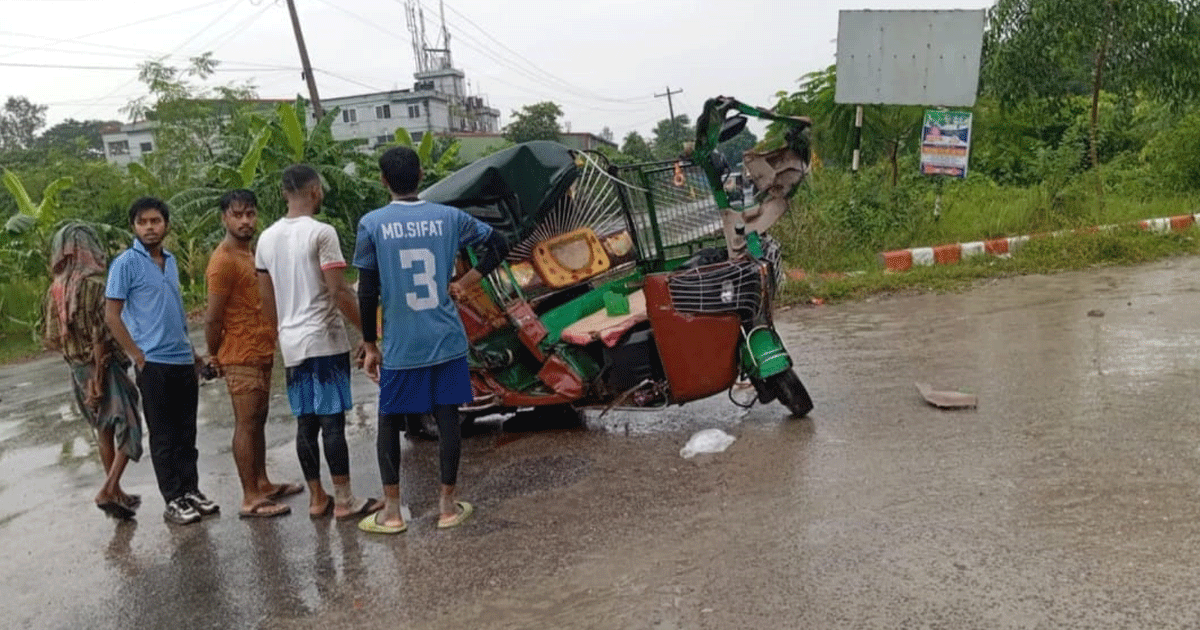 গাজীপুরে সড়ক দুর্ঘটনায় নিহত তিন