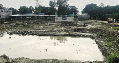 পেকুয়ায় ব্রীজের নির্মাণ কাজ বন্ধ, ভোগান্তিতে ৩০ হাজার মানুষ