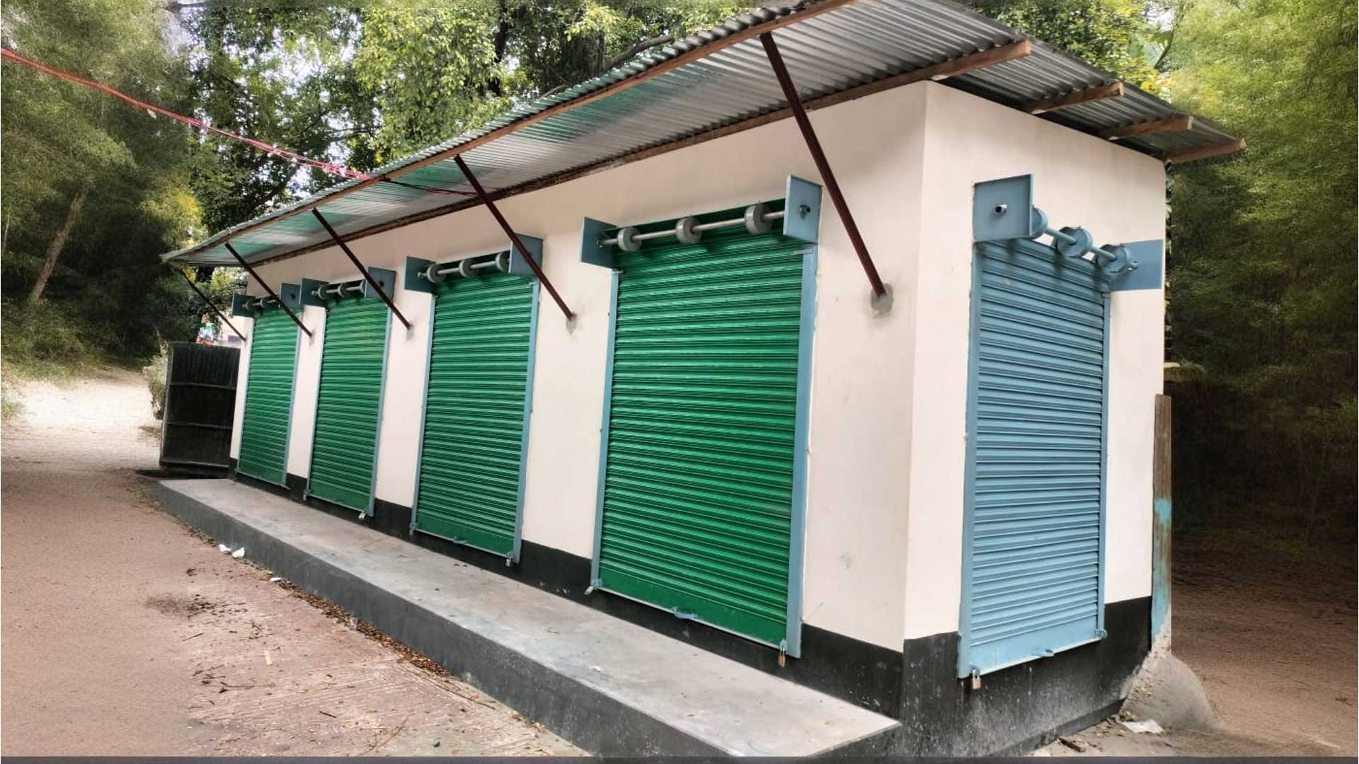 সিরাজগঞ্জ কালেক্টরেটের তিন কর্মচারীর বিরুদ্ধে দখল ও লুটপাটের অভিযোগ