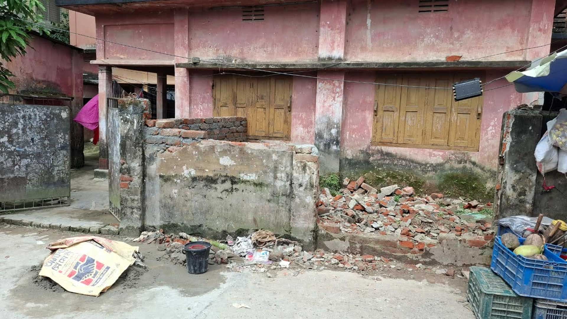 কিশোরগঞ্জে বিএনপি নেতার বিরুদ্ধে জমি দখল ও নির্যাতনের অভিযোগ