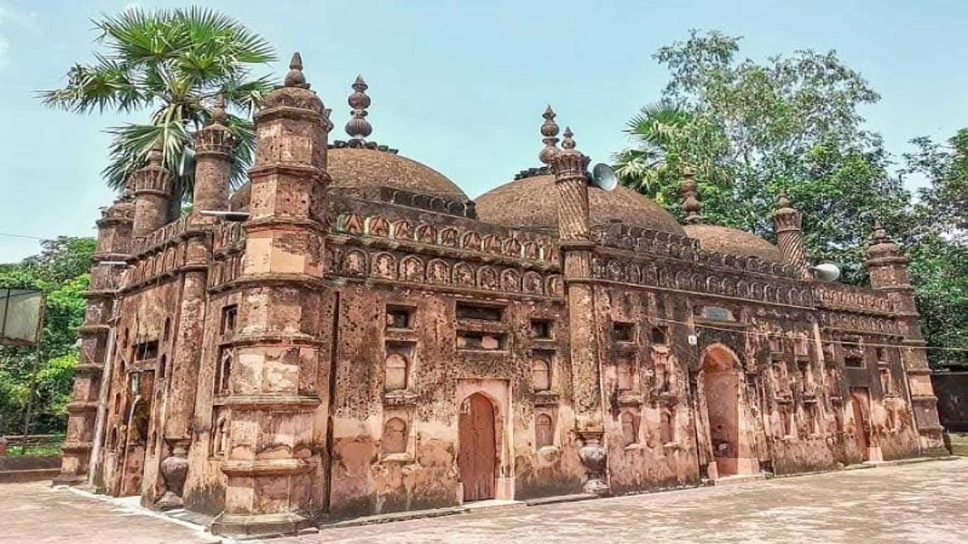 ফেনীর ছাগলনাইয়ায় ৪০০ বছরের প্রাচীন চাঁদগাজী ভূঁঞা জামে মসজিদ বিলুপ্তির পথে