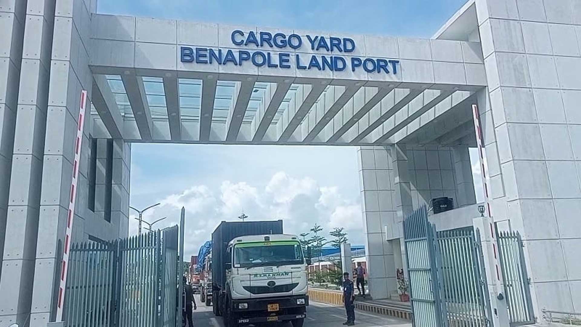 বেনাপোল স্থলবন্দরে পাঁচ দিন পর আমদানি-রপ্তানি কার্যক্রম শুরু 