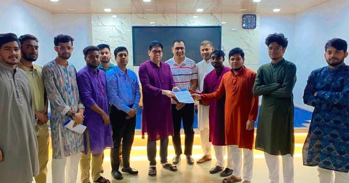 সিলোনিয়া দুর্ঘটনায় ফেনীতে নিরাপদ সড়ক আন্দোলনের স্মারকলিপি প্রদান