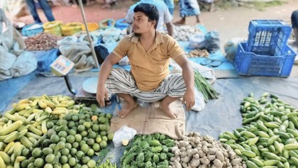 চাঁপাইনবাবগঞ্জে সবজি বাজারে হাঠাৎ আগুণ, ভোগান্তিতে নিম্ন আয়ের মানুষ