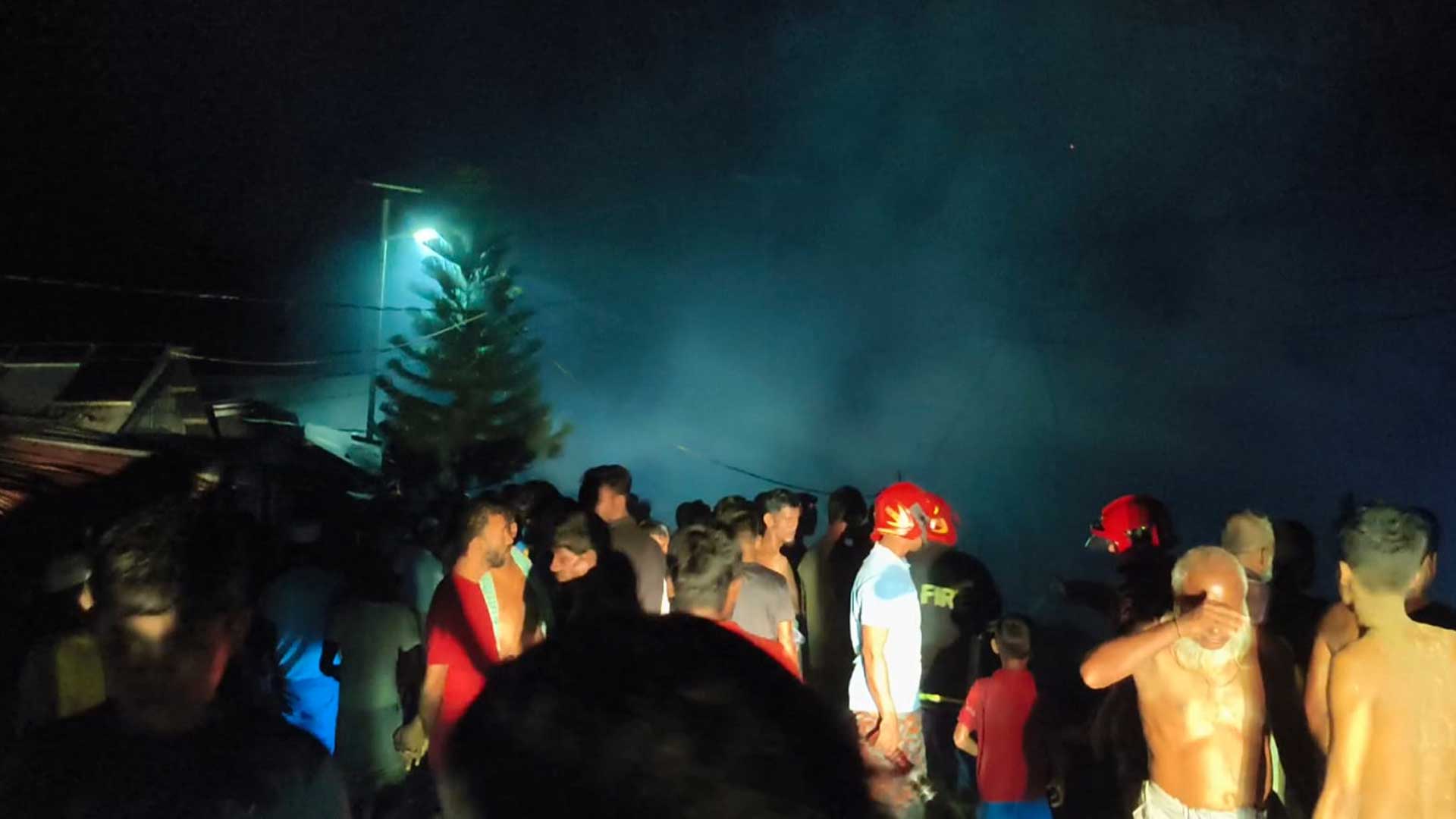 কুয়াকাটায় ভয়াবহ অগ্নিকাণ্ডে পাঁচ দোকান পুড়ে ছাই, ফায়ার সার্ভিস স্টেশন স্থাপনের দাবি