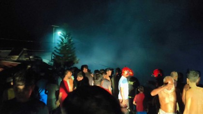 কুয়াকাটায় ভয়াবহ অগ্নিকাণ্ডে পাঁচ দোকান পুড়ে ছাই, ফায়ার সার্ভিস স্টেশন স্থাপনের দাবি