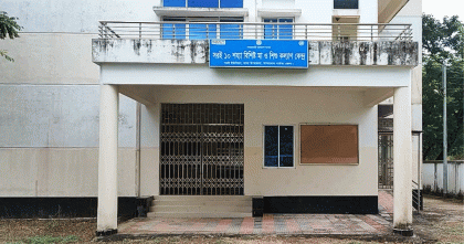 চিকিৎসা সেবা মিলছেনা লামার ১০ শয্যা মা ও শিশু কল্যাণ কেন্দ্রে