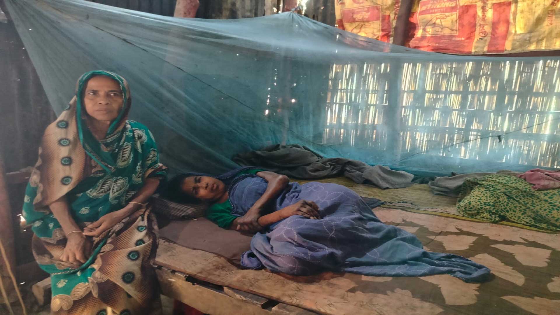 ১৪ বছর ধরে বিছানায় শয্যাশায়ী পারুল সুস্থ হয়ে স্বাভাবিক জীবনে ফিরতে চান