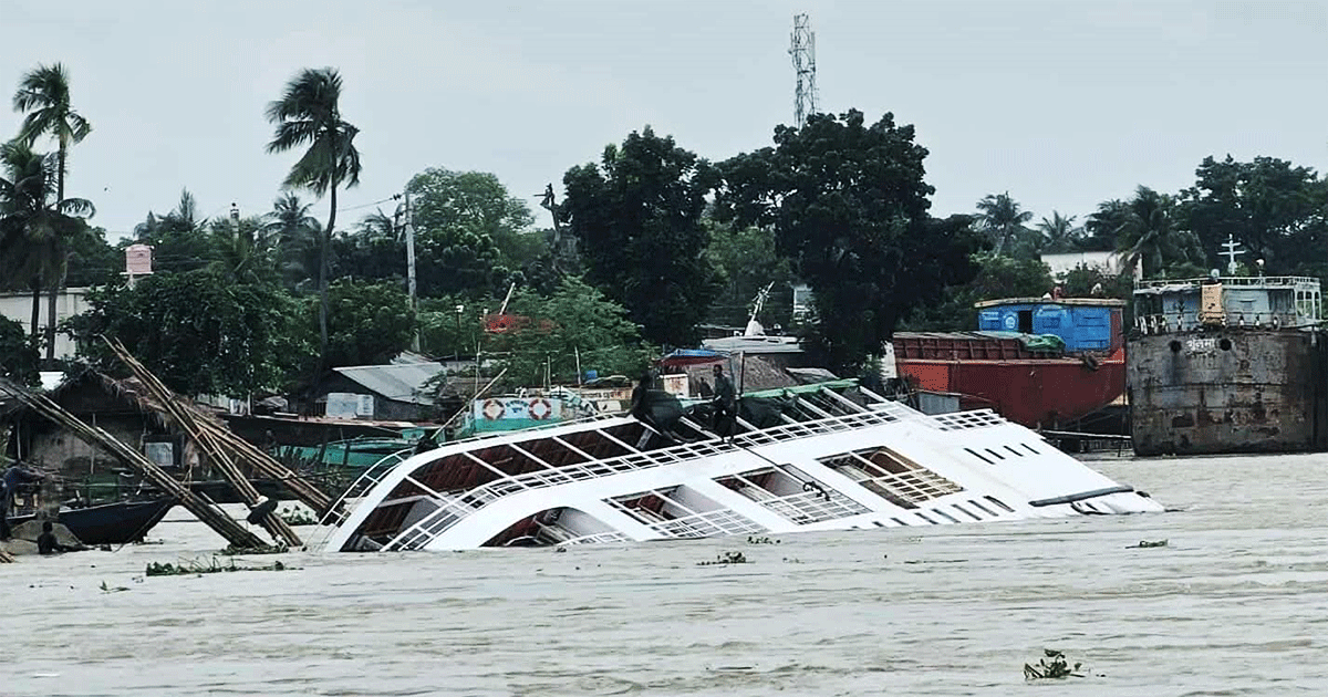 ভৈবর নদে তলিয়ে গেলো সুন্দরবনের টুরিস্ট জাহাজ