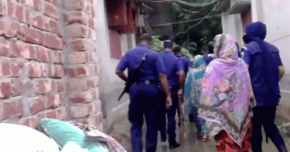 বগুড়ায় আ. লীগ নেতাকে হাতকড়াসহ ছিনতাই কান্ডে ২২০ জনের বিরুদ্ধে মামলা গ্রেপ্তার ২২