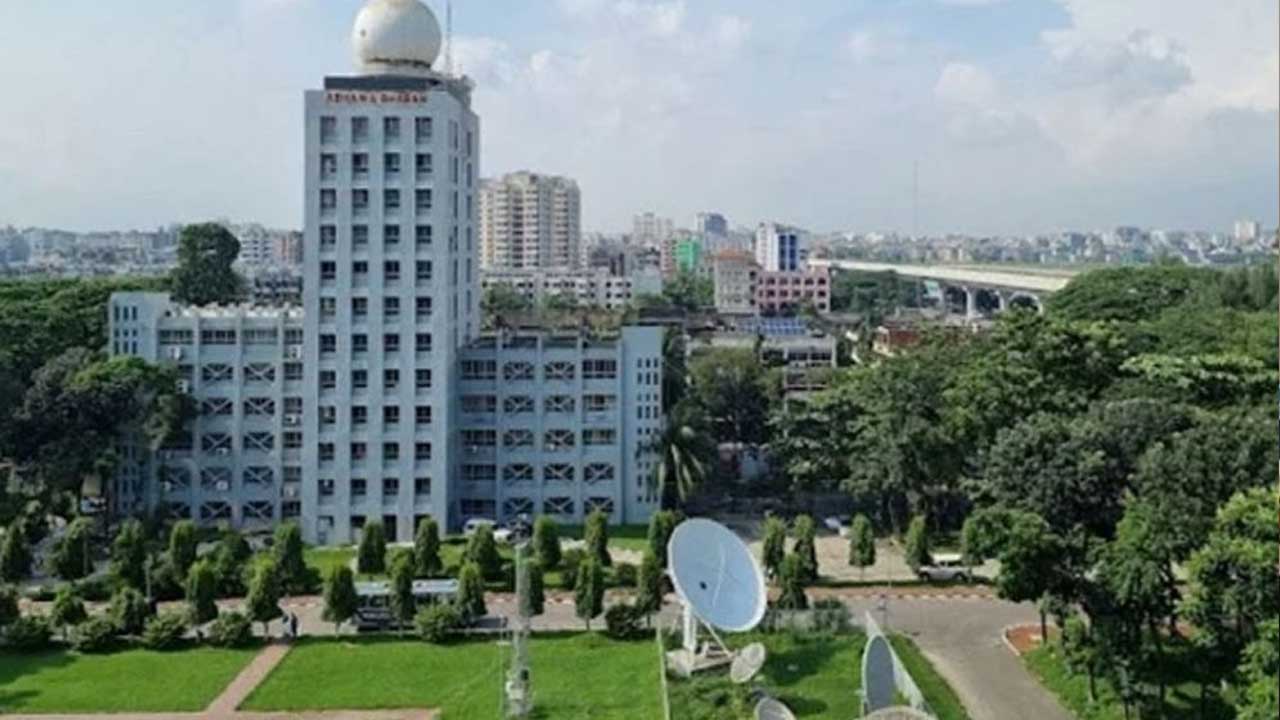 ঢাকায় বৃষ্টির আভাস, তবে বাড়তে পারে গরম