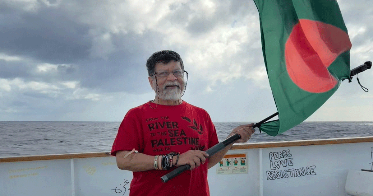 ‘রেড জোন’ এর খুব কাছে শহিদুল আলমদের জাহাজ