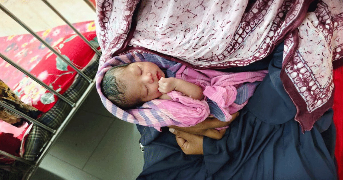 সিরাজগঞ্জে ফুটপাতে পাওয়া নবজাতককে দত্তক নিতে আগ্রহী ২৩ দম্পতি