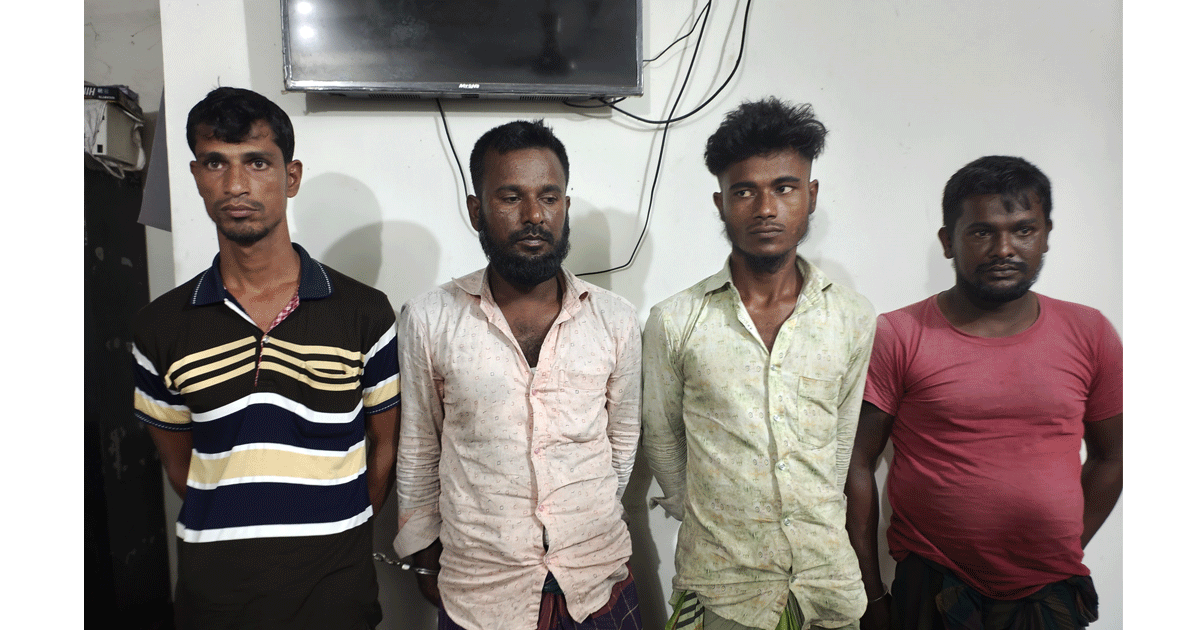 ভোলায় মা ইলিশ শিকারের দায়ে চার জেলে আটক