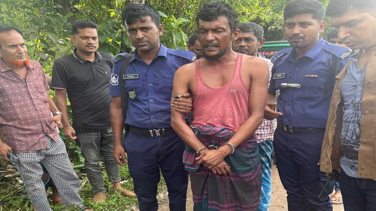 ফেনীর সোনাগাজীতে পুলিশের ওপর হামলা, গ্রেপ্তার এক